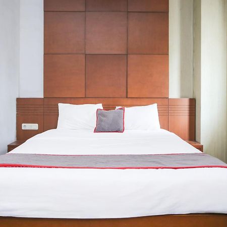 RedDoorz @ Cikarang 2 Hotel Bagian luar foto