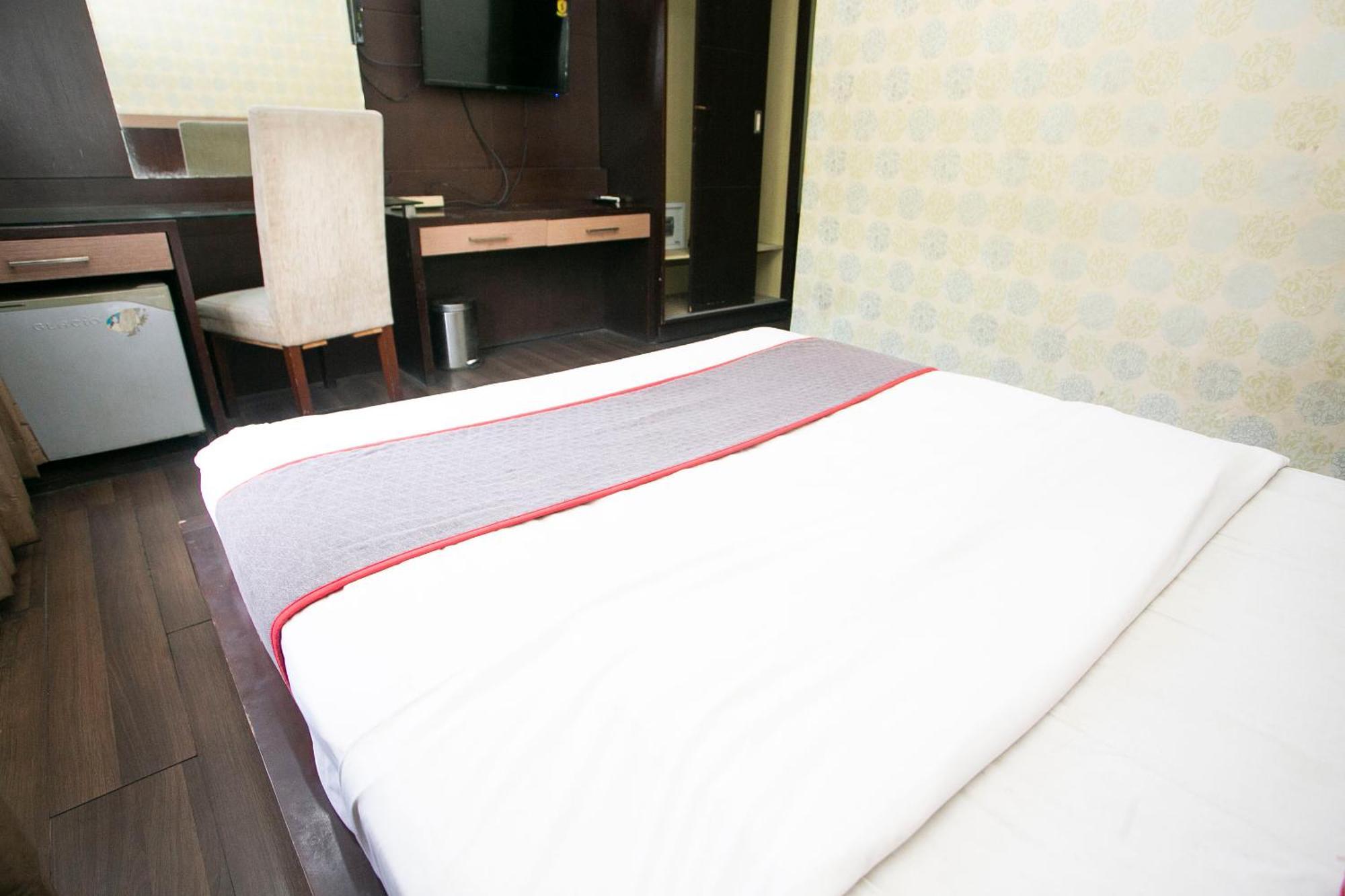 RedDoorz @ Cikarang 2 Hotel Bagian luar foto