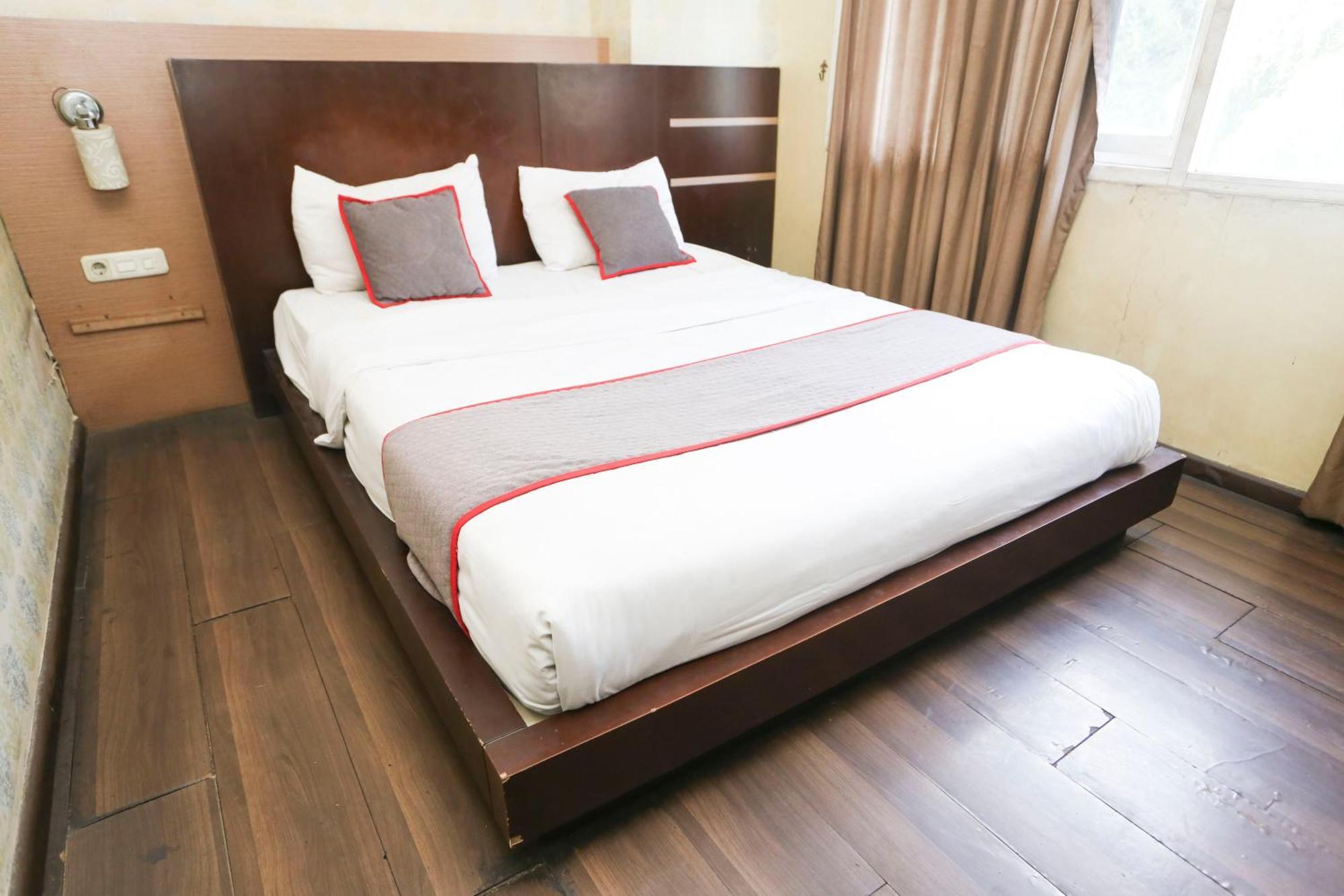 RedDoorz @ Cikarang 2 Hotel Bagian luar foto
