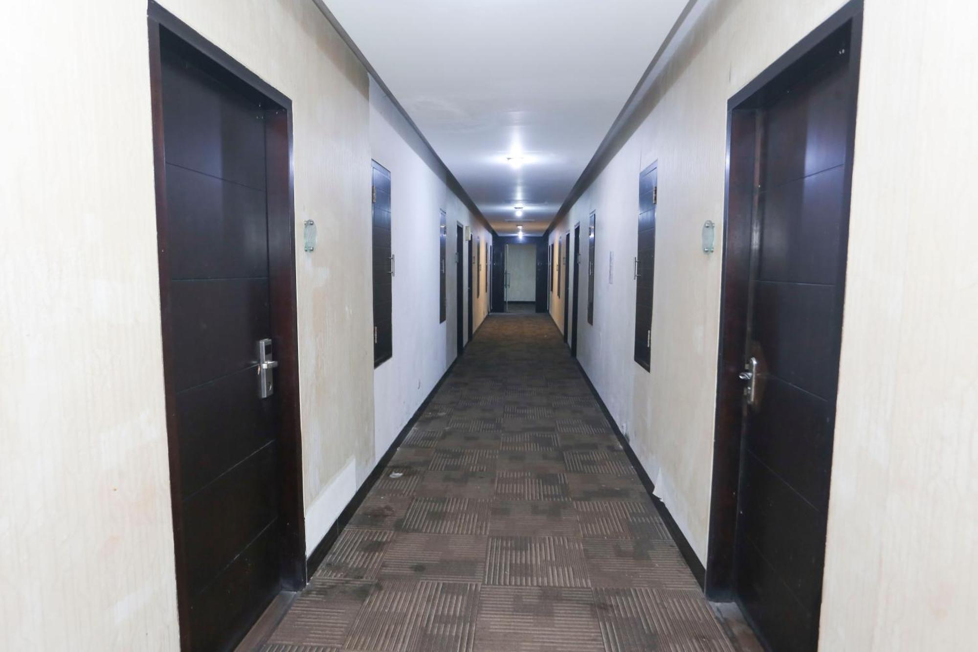 RedDoorz @ Cikarang 2 Hotel Bagian luar foto