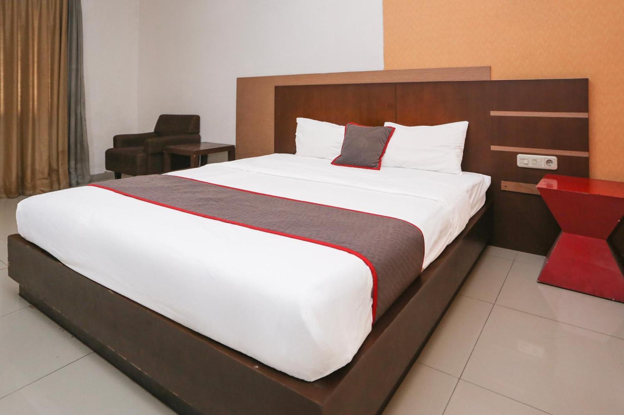 RedDoorz @ Cikarang 2 Hotel Bagian luar foto
