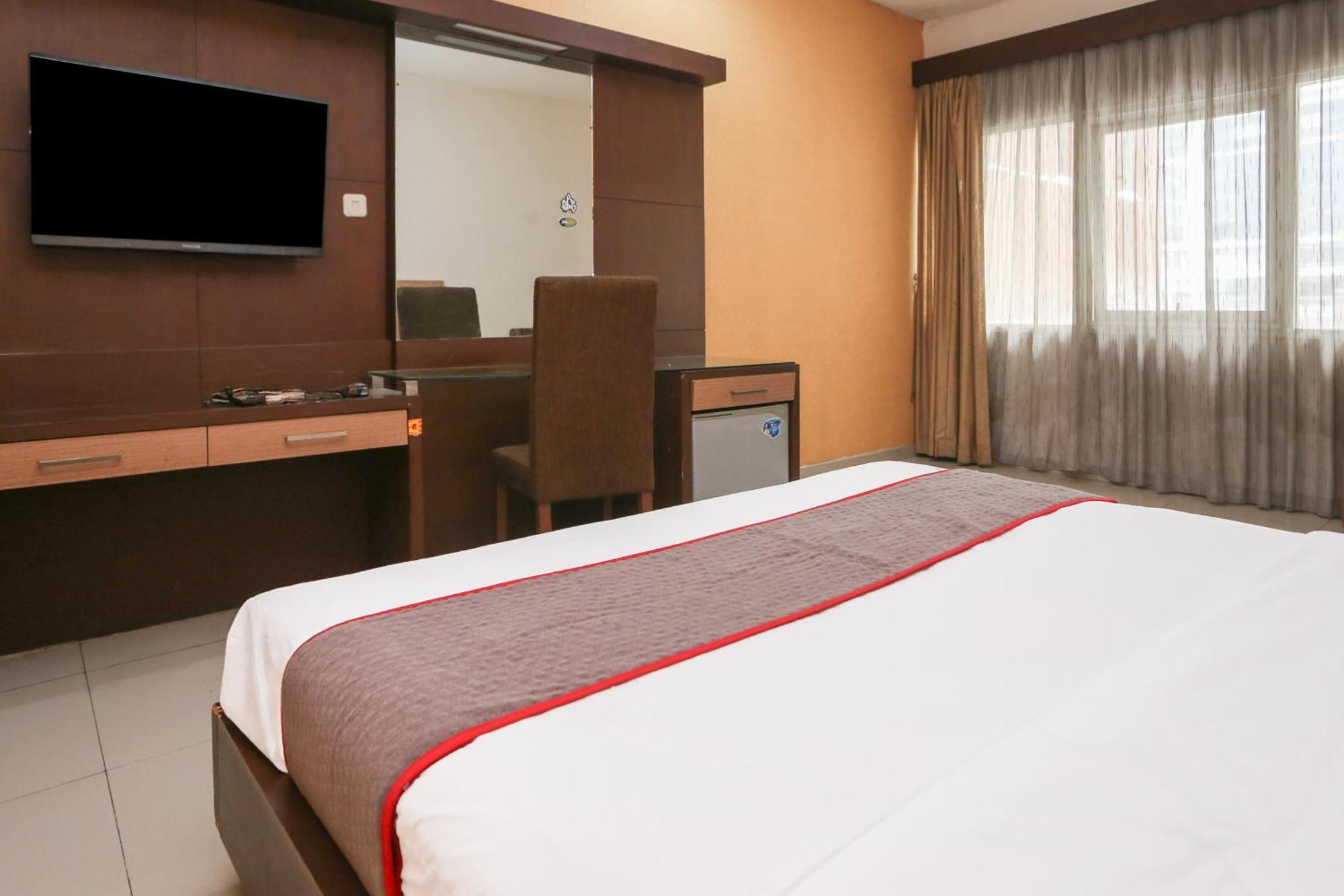 RedDoorz @ Cikarang 2 Hotel Bagian luar foto