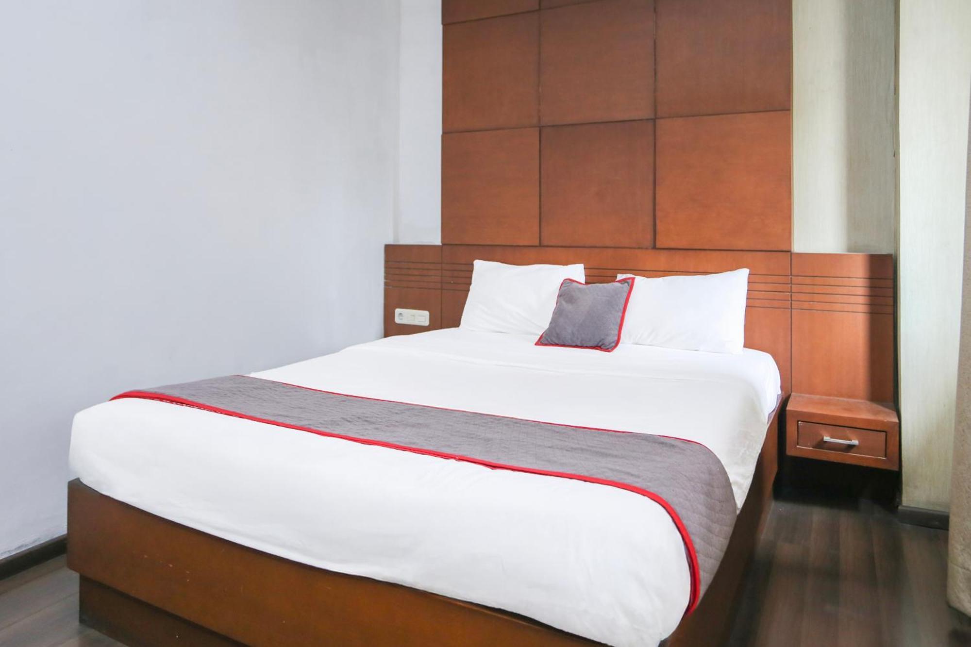 RedDoorz @ Cikarang 2 Hotel Bagian luar foto