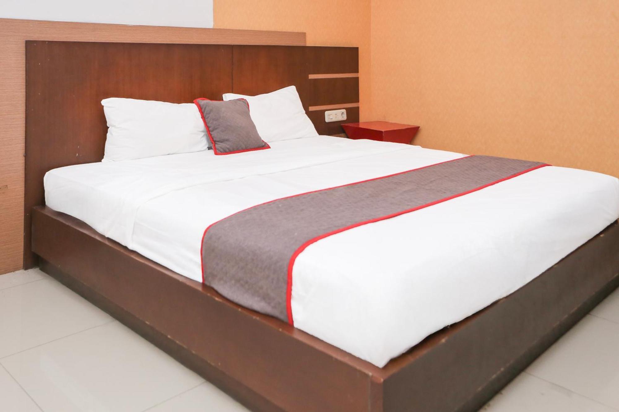 RedDoorz @ Cikarang 2 Hotel Bagian luar foto