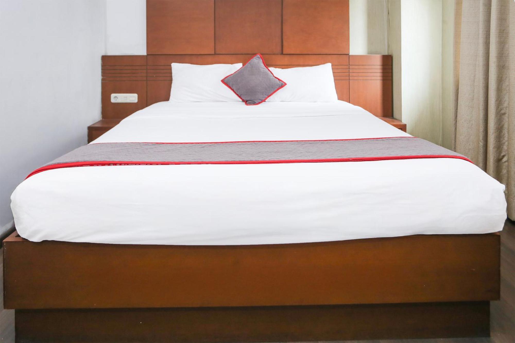 RedDoorz @ Cikarang 2 Hotel Bagian luar foto
