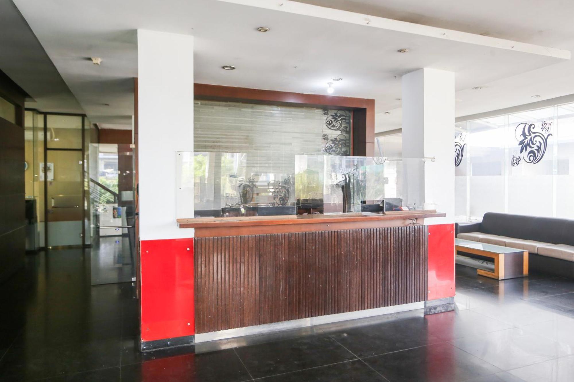 RedDoorz @ Cikarang 2 Hotel Bagian luar foto