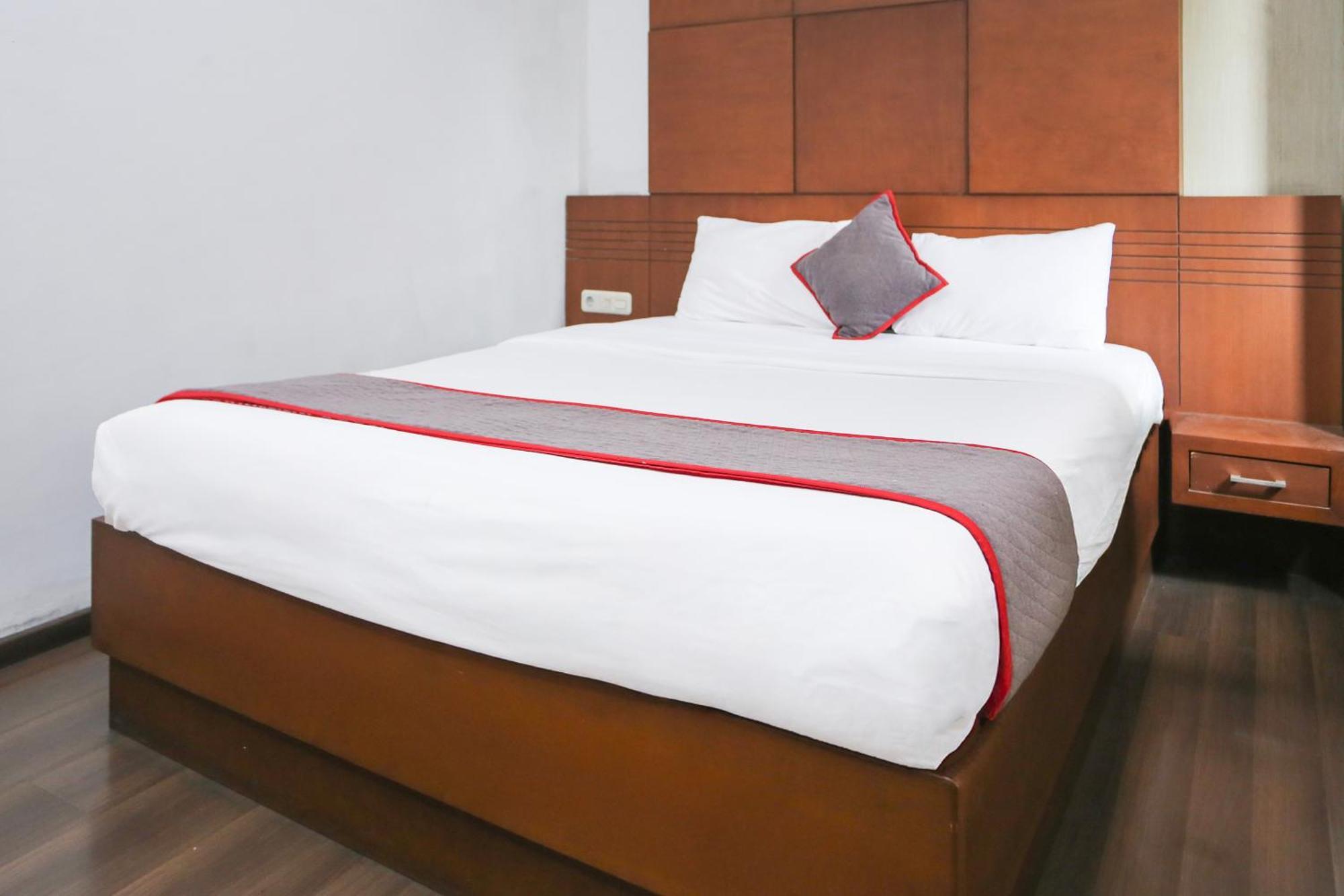 RedDoorz @ Cikarang 2 Hotel Bagian luar foto