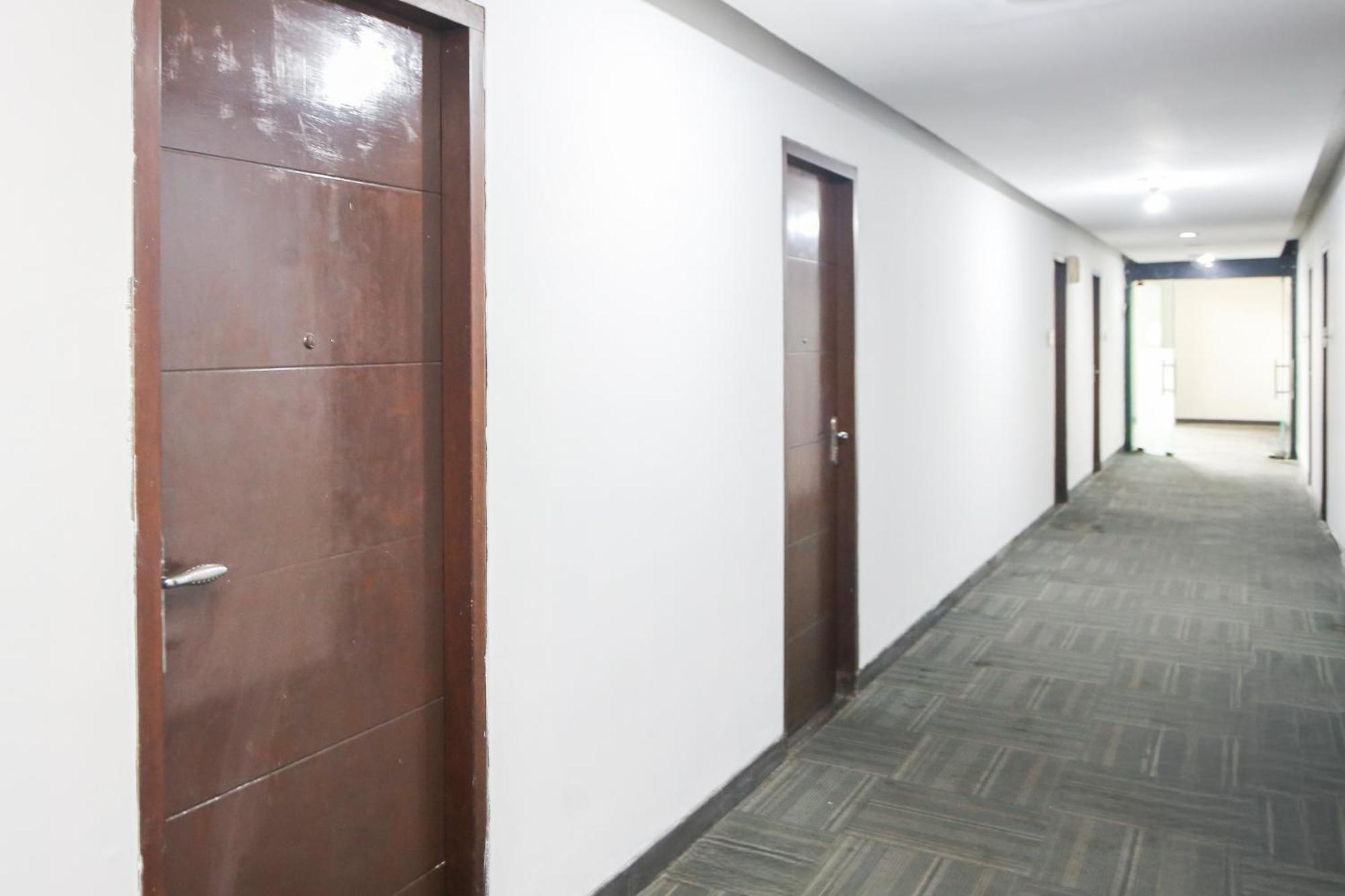 RedDoorz @ Cikarang 2 Hotel Bagian luar foto