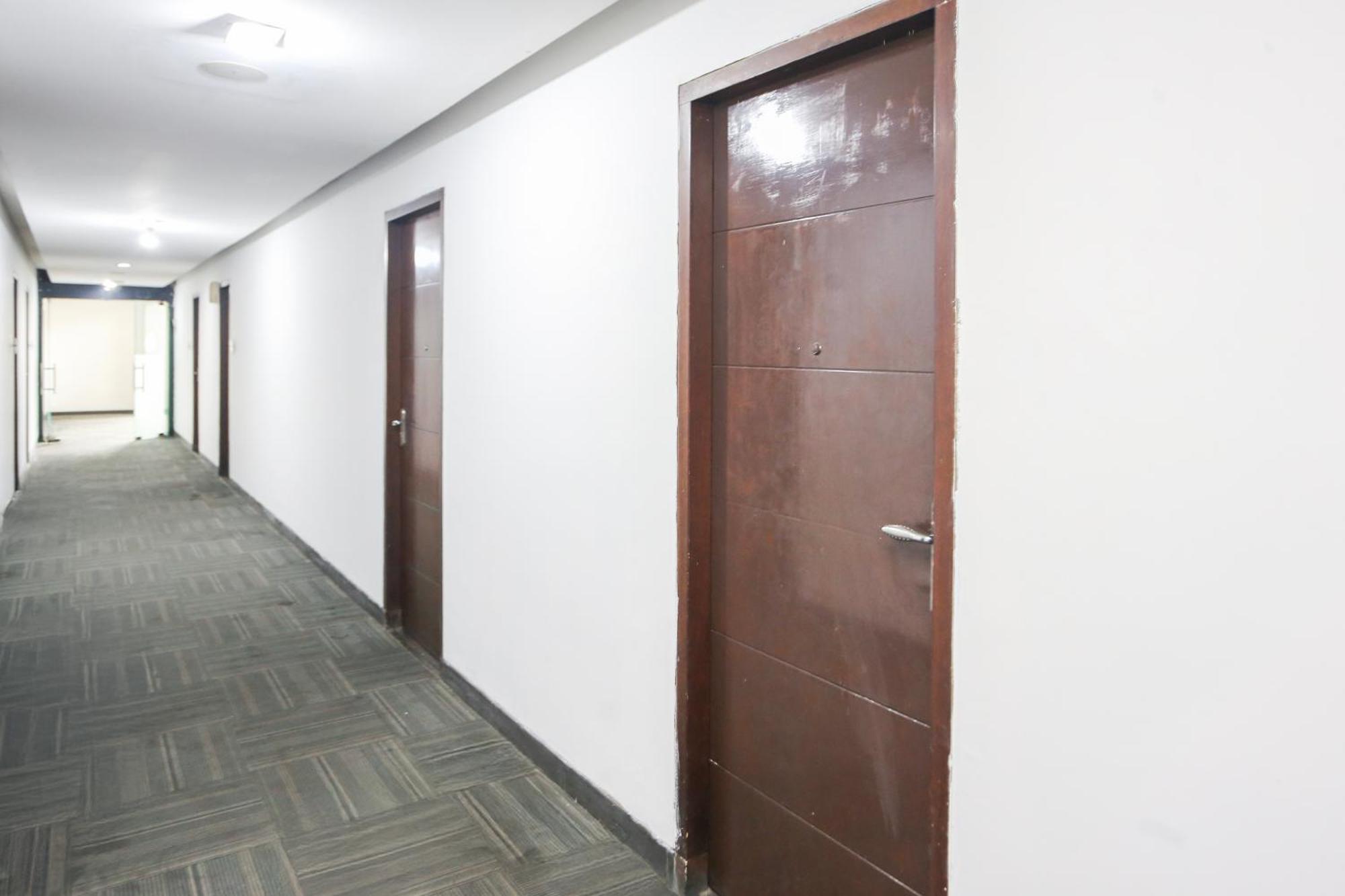 RedDoorz @ Cikarang 2 Hotel Bagian luar foto